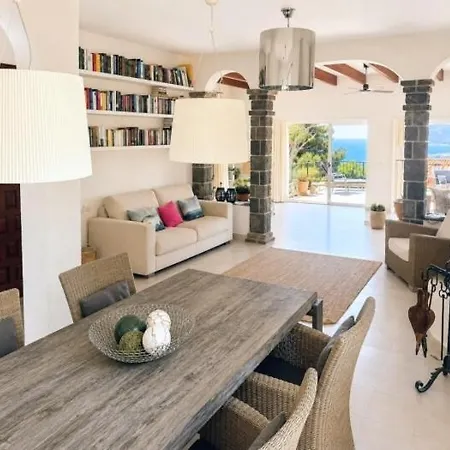 Exclusiva Con Piscina Climatizada * Altea